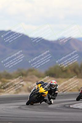 media/Nov-16-2025-Race Pace (Sun) [[8c5fa54630]]/Non Verified Riders (1st 20 Minutes)/5-Turn 15 (110pm)/